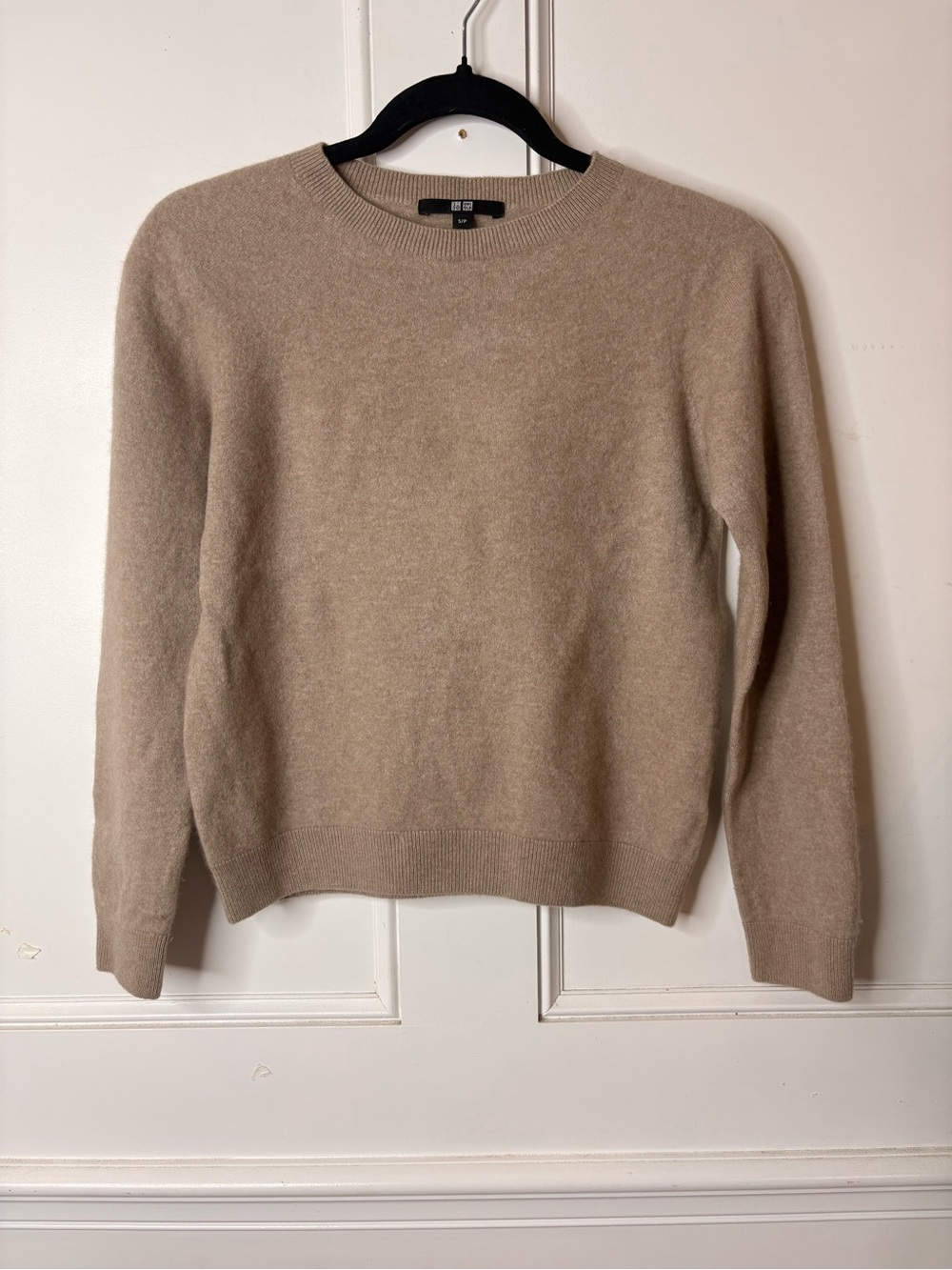 Uniqlo so soft cashmere women’s Crewneck Sweater in Light Beige